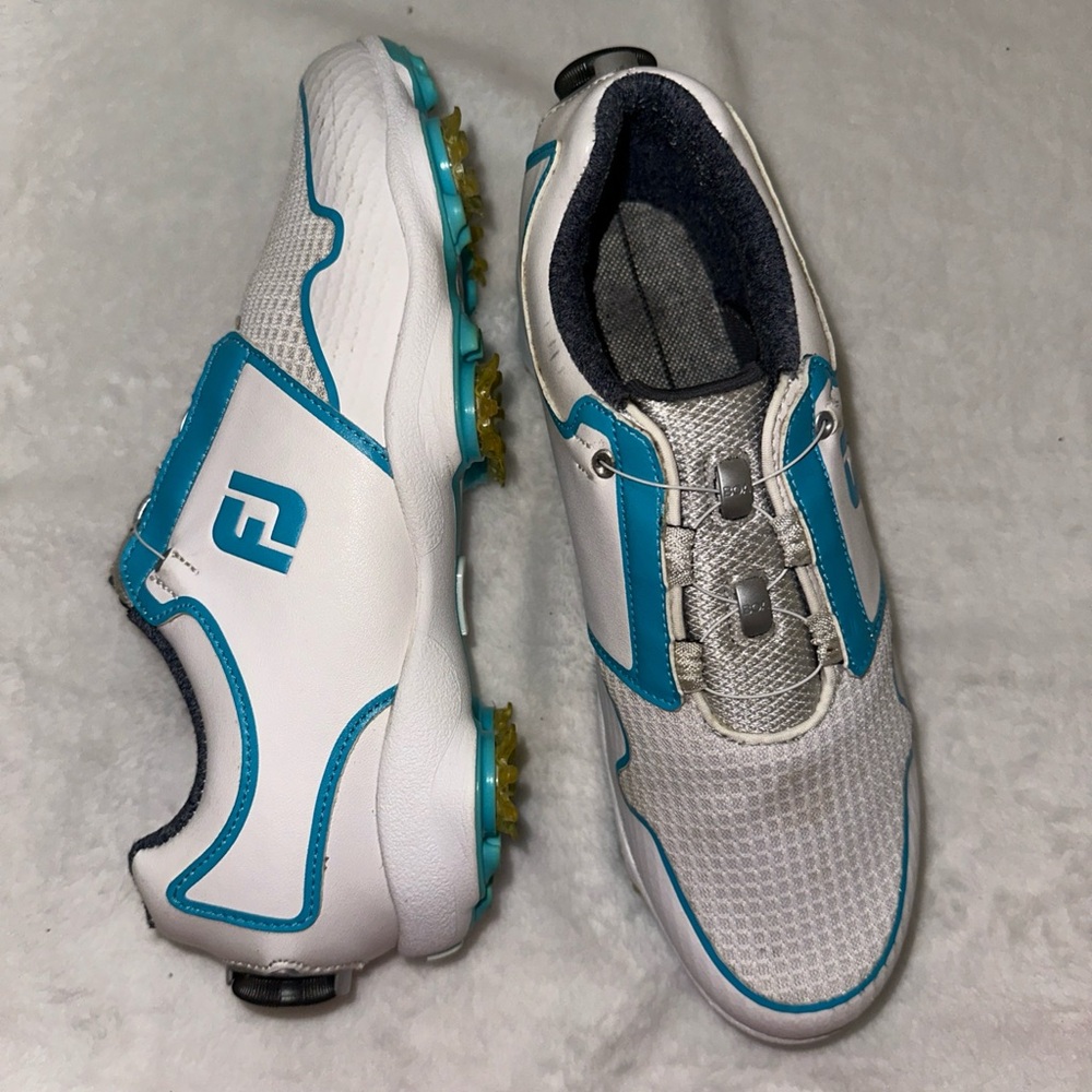 Footjoy women’s golf shoes, size 7 boa tie system, flex-zone sole Tiffany blue